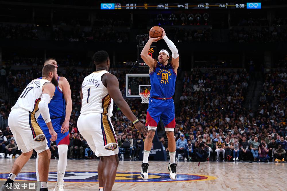 而在比赛中 而在比赛中